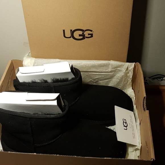 CLASSIC Ugg Mini II (Black) - Picture 2 of 4